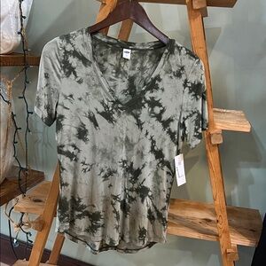 Old Navy Green Tie-Dye V-Neck Tee